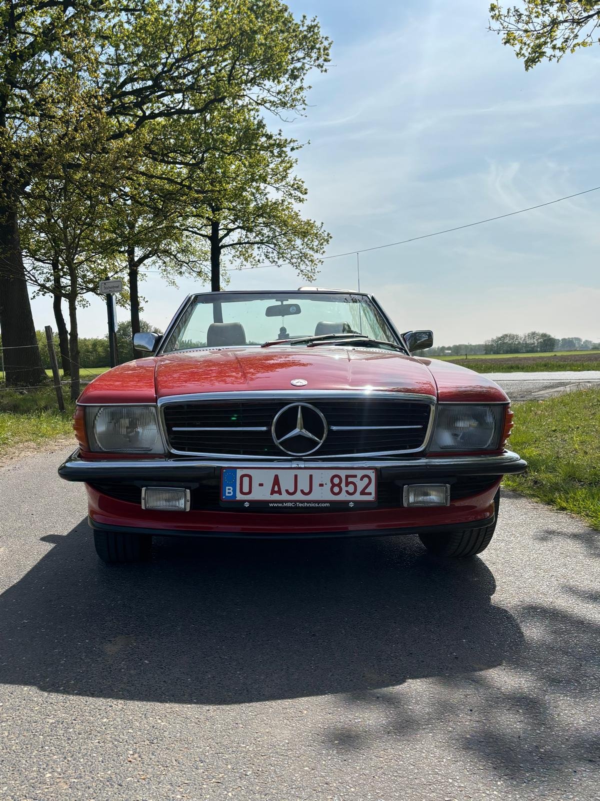 Mercedes-Benz 560 SL (1986) – Concoursstaat - €43 000 - Afbeelding 11