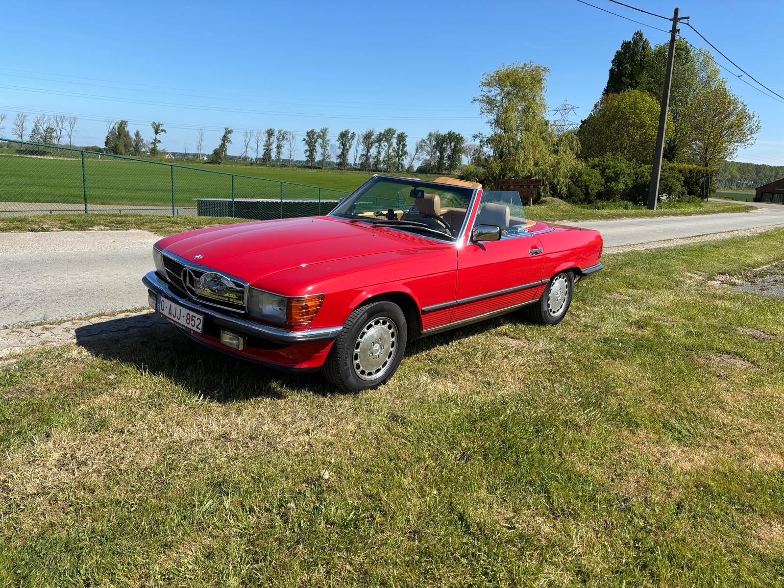 Mercedes-Benz 560 SL (1986) – Concoursstaat - €43 000 - Afbeelding 17